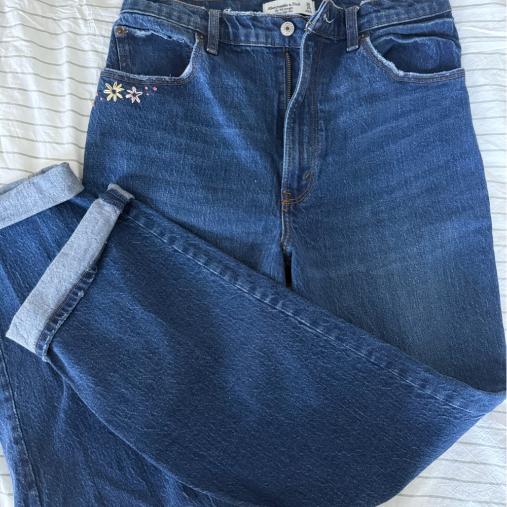 Abercrombie 90s Curve Love Jeans w/ Floral Embroidery